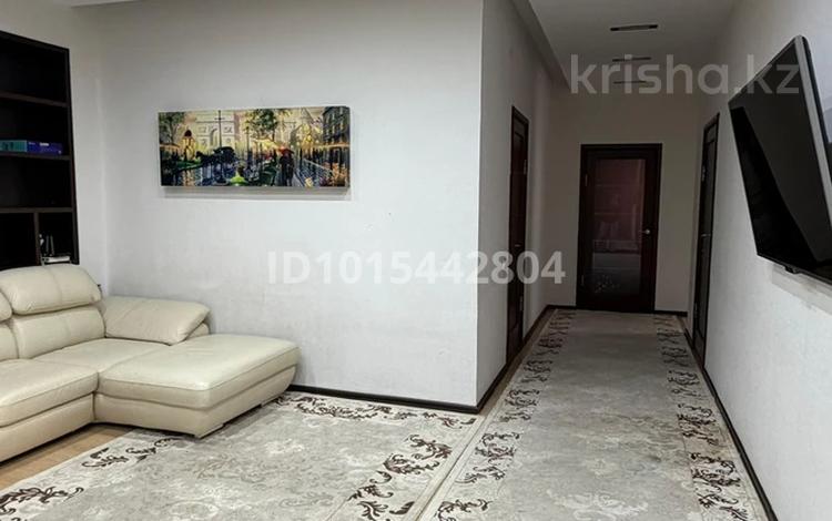 3-комнатная квартира · 114 м² · 3/4 этаж, Кабанбай батыра 7/3 за 400 000 ₸ в Астане, Нура р-н — фото 2