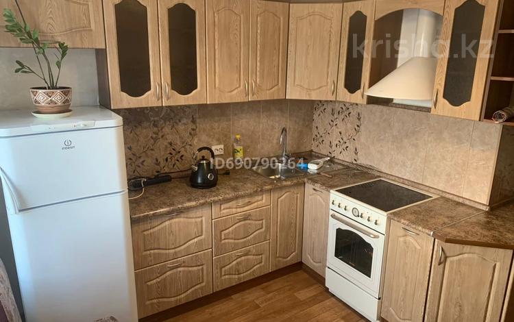 2-комнатная квартира · 57 м² · 8/9 этаж, мкр Юго-Восток, 28й микрорайон 31 за 160 000 ₸ в Караганде, Казыбек би р-н — фото 2