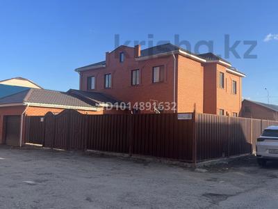 Жеке үй · 7 бөлме · 300 м² · 6 жүзд., 1 ш/а, Әлкей Марғұлан 35, бағасы: 1 млн ₸ в Актобе, мкр 5