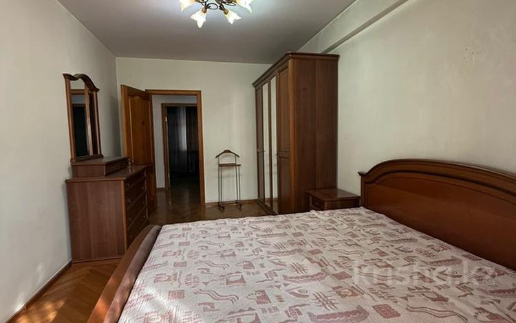 3-комнатная квартира · 75 м² · 2/5 этаж, Калдаякова за 450 000 ₸ в Алматы, Медеуский р-н — фото 2