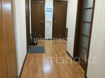 3-бөлмелі пәтер · 70 м² · 3/5 қабат, Назарбаева 160 — Пединститут, бағасы: 23 млн ₸ в Уральске