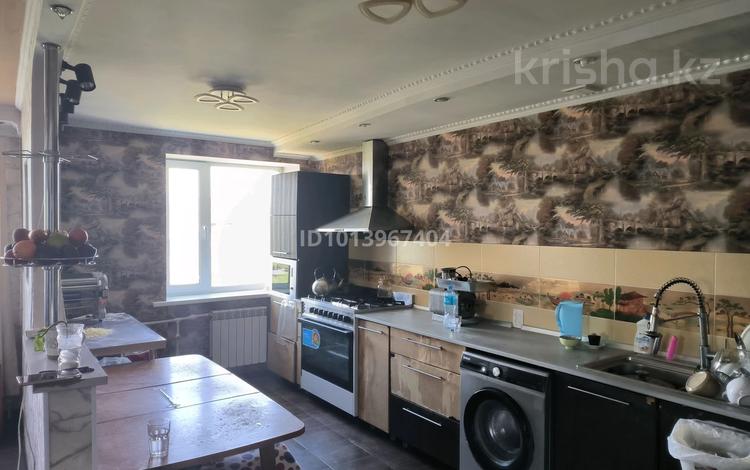 4-комнатная квартира · 100 м² · 9/10 этаж, мкр Новый Город, Нуркена Абдирова 25 за 39 млн ₸ в Караганде, Казыбек би р-н — фото 6