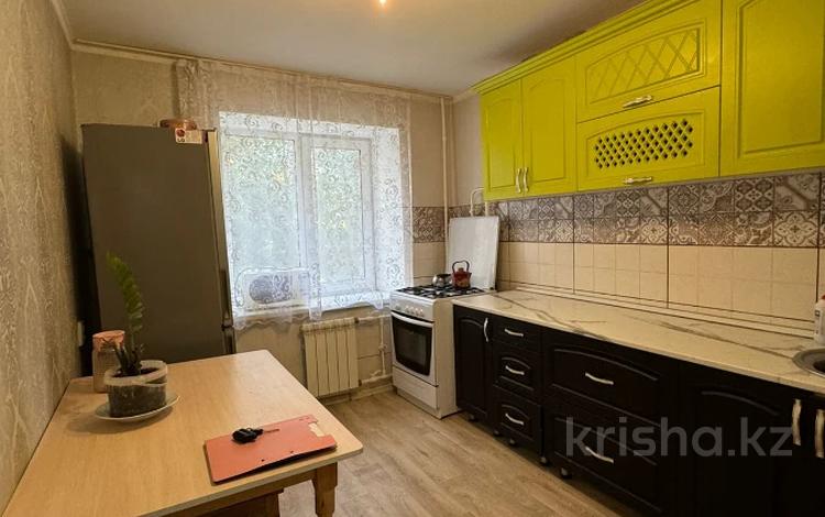 3-комнатная квартира, 68 м², 2/9 этаж, мкр 8, проспект Абулхаир хана