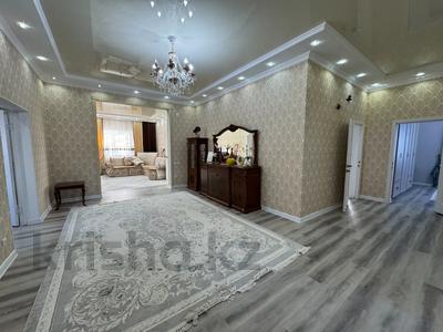 Отдельный дом · 5 комнат · 290 м² · 10 сот., мкр Центральный, Самал 14 за 60 млн 〒 в Атырау