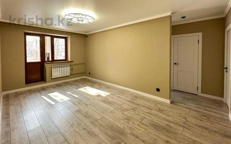 3-комнатная квартира, 60 м², 2/4 этаж, Желтоксан 77 — Гоголя