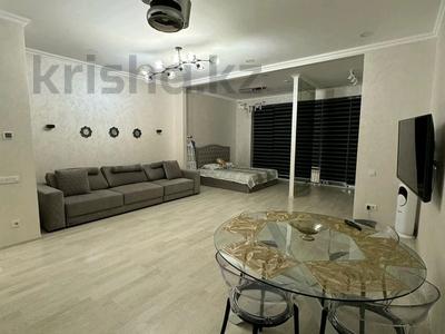 2-комнатная квартира, 78 м², 5/8 этаж помесячно, Арайлы 12 за 600 000 〒 в Алматы, Медеуский р-н