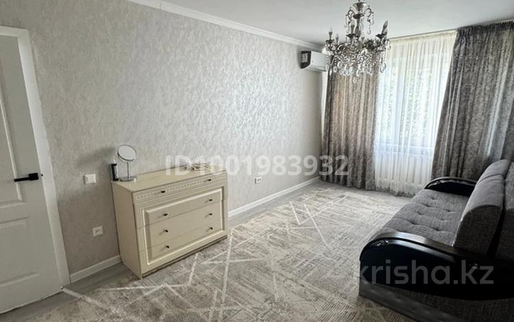 3-комнатная квартира · 67 м² · 6/9 этаж, мкр 12 26 — Дастан за 23 млн 〒 в Актобе — фото 2