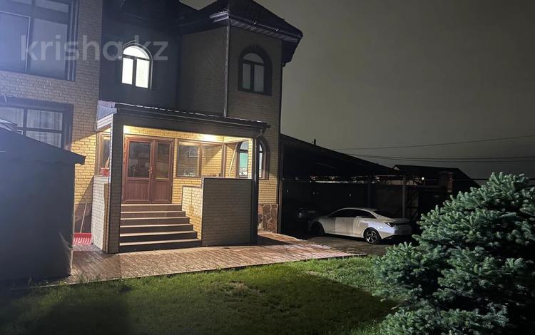 Отдельный дом · 5 комнат · 240 м² · 6 сот., Махамбета 17 за 1.2 млн 〒 в  — фото 2