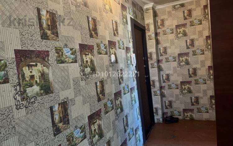 2-комнатная квартира · 43 м² · 5/5 этаж, Абай 60 — Черный кот за 6 млн 〒 в Темиртау — фото 2
