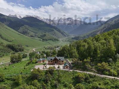 Дом · 7 комнат · 400 м², Жандосова за 200 000 〒 в Алматы