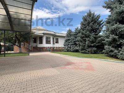 Отдельный дом · 10 комнат · 500 м² · 14 сот., Курмангалиева 25 за 550 млн ₸ в Алматы, Медеуский р-н