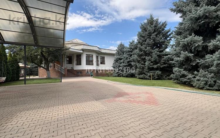 Отдельный дом · 10 комнат · 500 м² · 14 сот., Курмангалиева 25 за 550 млн ₸ в Алматы, Медеуский р-н — фото 2
