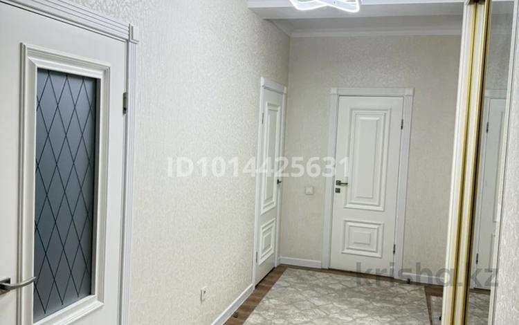 3-комнатная квартира · 100 м² · 7/10 этаж, мкр Аксай-4 за 400 000 ₸ в Алматы, Ауэзовский р-н — фото 2