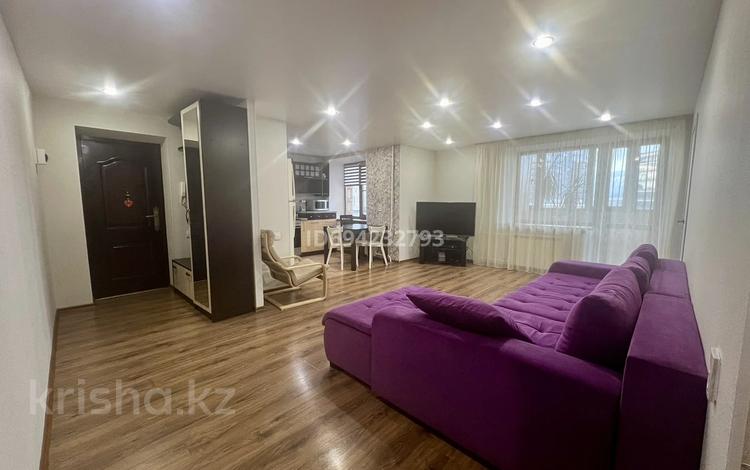 3-комнатная квартира · 70 м² · 4/9 этаж, Победы 9 за 300 000 〒 в Усть-Каменогорске — фото 2