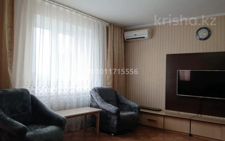 2-комнатная квартира · 54 м² · 6/12 этаж, Казахстан 70 — Находится в центре города, напротив кинотеатра «Юбилейный» за 15 000 ₸ в Усть-Каменогорске — фото 2