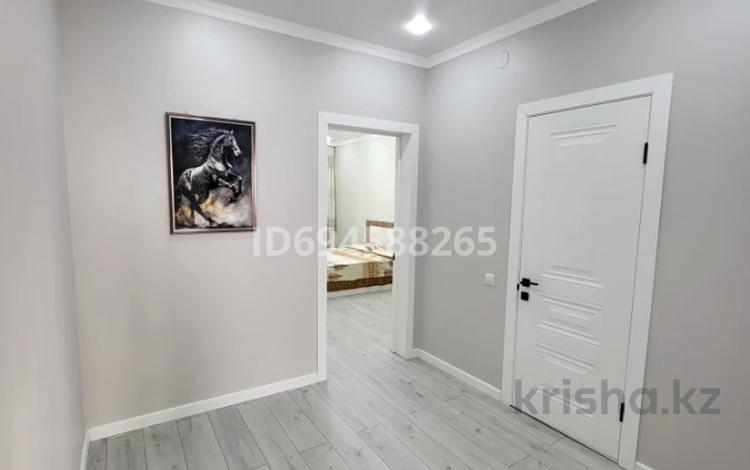 2-комнатная квартира · 70.3 м² · 6/7 этаж, мкр Кайрат 303 за 300 000 ₸ в Алматы, Турксибский р-н — фото 2