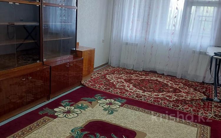 3-комнатная квартира, 67 м², 1/5 этаж помесячно, Гагарина за 200 000 〒 в Шымкенте, Абайский р-н — фото 2