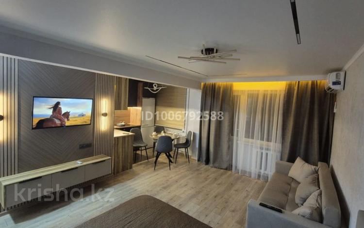 1-комнатная квартира · 36 м² · 3/5 этаж, Назарбаева 7 за 14 000 ₸ в Усть-Каменогорске — фото 2