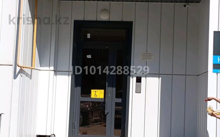 2-бөлмелі пәтер · 78 м² · 9/9 қабат, Ескі аэропорт ш/а., Самал 82 — Коняхина, бағасы: 37 млн ₸ в Уральске, мкр Старый Аэропорт — фото 2