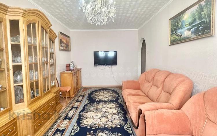 3-комнатная квартира · 67 м² · 5/9 этаж, мкр Строитель за 21 млн ₸ в Уральске — фото 16