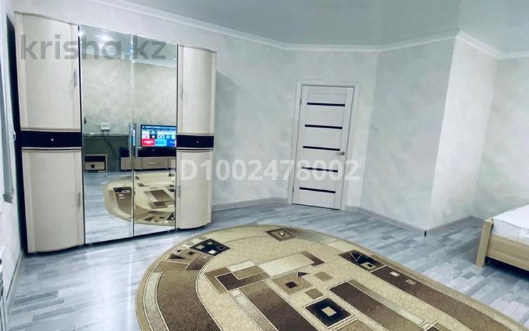 1-бөлмелі пәтер · 40 м² · 5/9 қабат, мкр Кадыра Мырза-Али 30/2, бағасы: 2 500 〒 в Уральске — фото 2