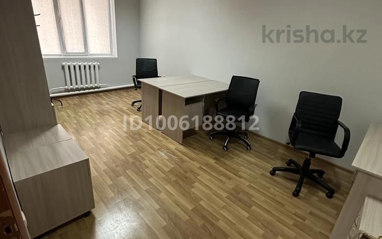Офисы, образование, кабинеты и рабочие места · 20 м² за 55 000 ₸ в Актобе, Новый город — фото 31