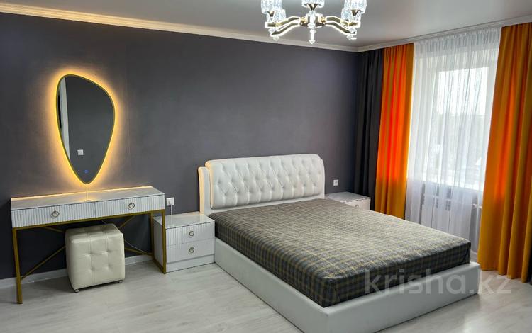 1-комнатная квартира · 50 м² · 4/5 этаж, проспект Бухар Жырау 75 за 2 000 〒 в Караганде, Казыбек би р-н — фото 2