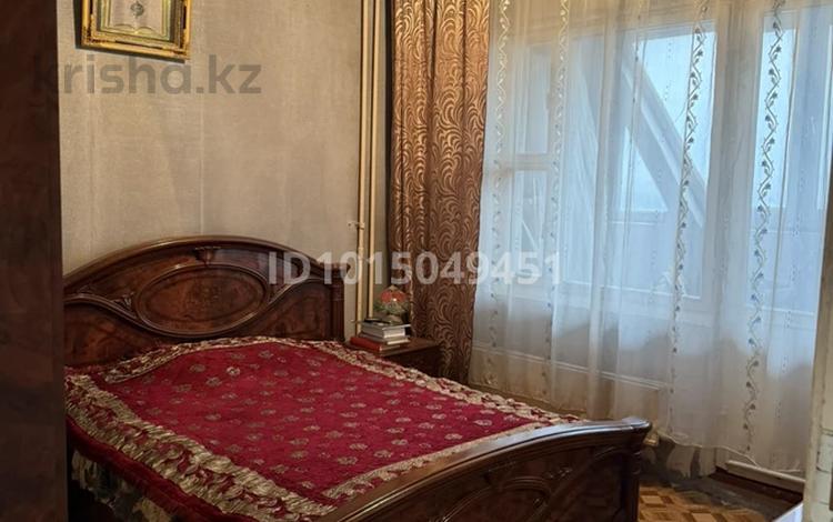 3-бөлмелі пәтер · 70 м² · 8/9 қабат, Ақсай-3 ш/а. 26а, бағасы: 350 000 ₸ в Алматы, Ауэзовский р-н — фото 2