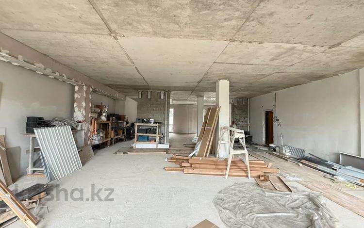 4-комнатная квартира · 191.2 м² · 1/3 этаж, Талапты 30 — Жангир Хана за 192 млн ₸ в Алматы, Бостандыкский р-н — фото 2