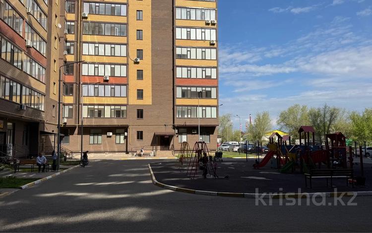1-комнатная квартира · 52 м² · 5/9 этаж · помесячно, Абая 244 за 200 000 〒 в Уральске — фото 10