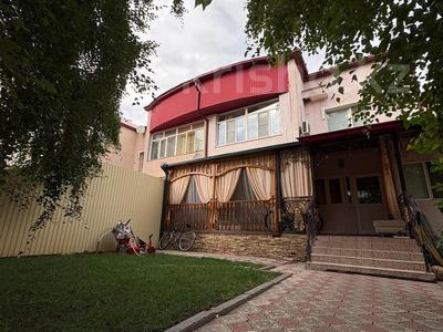 Отдельный дом · 5 комнат · 174.4 м² · 4 сот., Самал 3 Дом 2/9 — Р/н Президентской резиденции за ~ 50 млн 〒 в Уральске