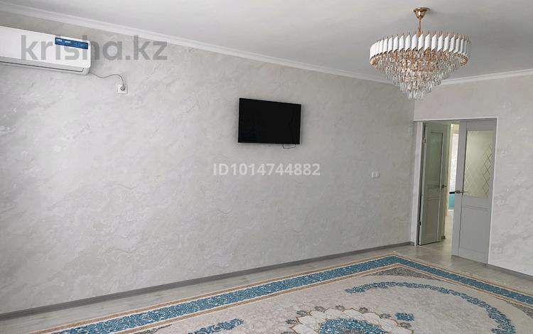 4-комнатная квартира · 90 м² · 2/2 этаж, мкр Геолог, Аккулова 50 за 200 000 ₸ в Атырау — фото 2