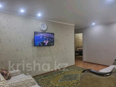 2-комнатная квартира · 60 м² · 1/5 этаж, Ауэзова 37 — Байтурсынова за 15 000 ₸ в Семее
