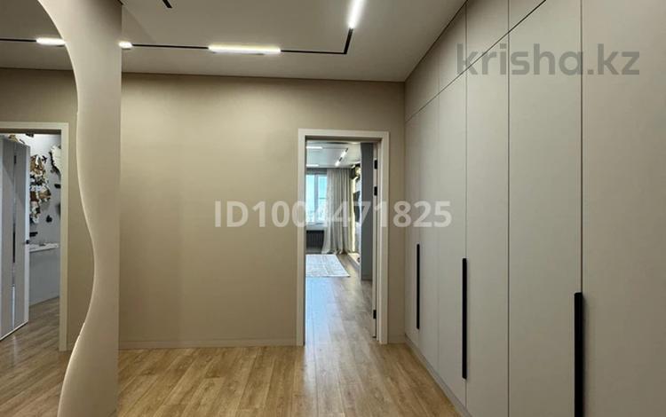 2-бөлмелі пәтер · 95.6 м² · 6/9 қабат, мкр Омега, Есенжанова 3/2, бағасы: 51 млн ₸ в Уральске — фото 2
