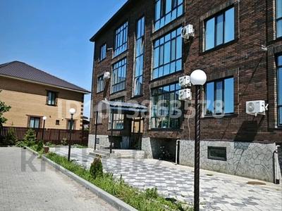 2-бөлмелі пәтер · 120 м² · 1/3 қабат, Ескі аэропорт ш/а., Абдулова 21/1, бағасы: 52 млн ₸ в Уральске, мкр Старый Аэропорт