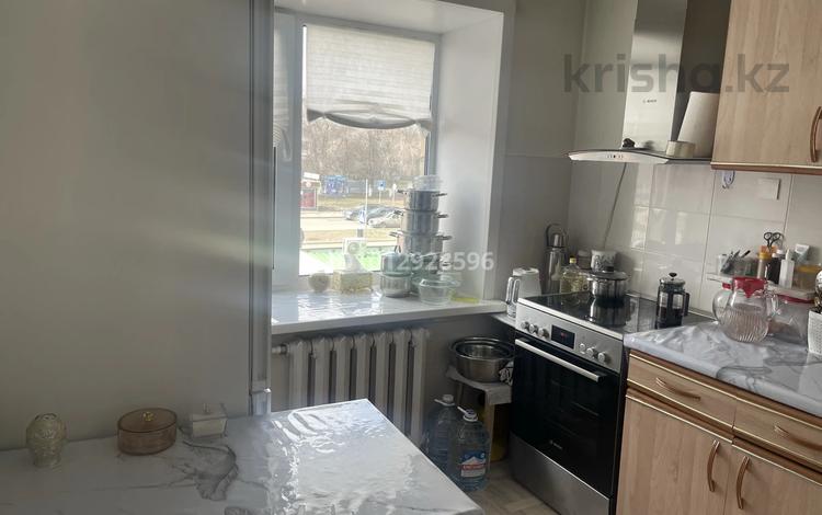 2-бөлмелі пәтер · 45 м² · 3/5 қабат, Майкудук, 12й микрорайон 5, бағасы: 12 млн ₸ в Караганде, Алихана Бокейханова р-н — фото 2