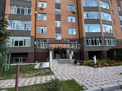 4-комнатная квартира · 136 м² · 3/5 этаж, мкр Михайловка , улица Касыма Аманжолова 65/4 — Центр города за 69 млн 〒 в Караганде, Казыбек би р-н