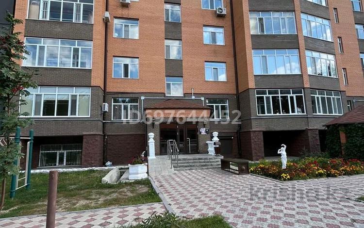 4-комнатная квартира · 136 м² · 3/5 этаж, мкр Михайловка , улица Касыма Аманжолова 65/4 — Центр города за 72 млн ₸ в Караганде, Казыбек би р-н — фото 2