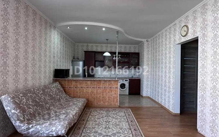2-бөлмелі пәтер · 49.7 м² · 3/6 қабат, ул. Бокенбай Батыра 32, бағасы: 16 млн ₸ в Актобе, мкр Авиатор — фото 2