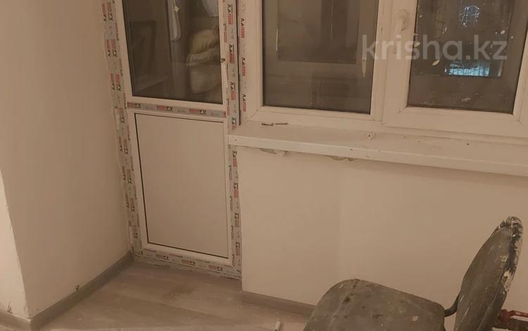 1-бөлмелі пәтер · 18 м² · 2/9 қабат, Курмангазы 165, бағасы: 4.2 млн ₸ в Уральске, мкр Школьник — фото 2