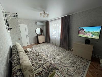 2-комнатная квартира, 50 м², 1/2 этаж, Матросова 32 за 10.5 млн 〒 в Актобе, жилой массив Жилянка