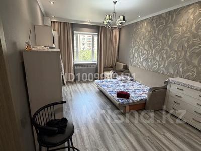1-комнатная квартира · 43 м² · 5/9 этаж, мкр Тастак-2, Туркебаева 63 — Толе би Брусиловского , Тастак за 15 000 ₸ в Алматы, Алмалинский р-н