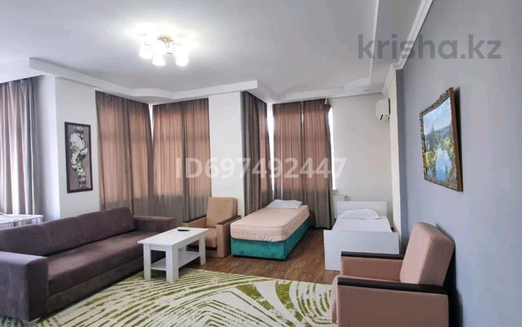 3-комнатная квартира · 130 м² · 4/19 этаж, 7А мкр 22 за 30 000 ₸ в Актау — фото 15