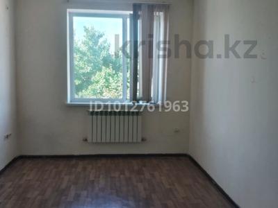 1-бөлмелі пәтер · 33 м² · 2/2 қабат, мкр Самал-2, Самал-2 ш/а өтегепов көш 64, бағасы: 85 000 ₸ в Шымкенте, Абайский р-н