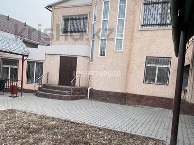 Дом · 8 комнат · 270 м², ул Жуанышева 51 за 50 000 〒 в Таразе