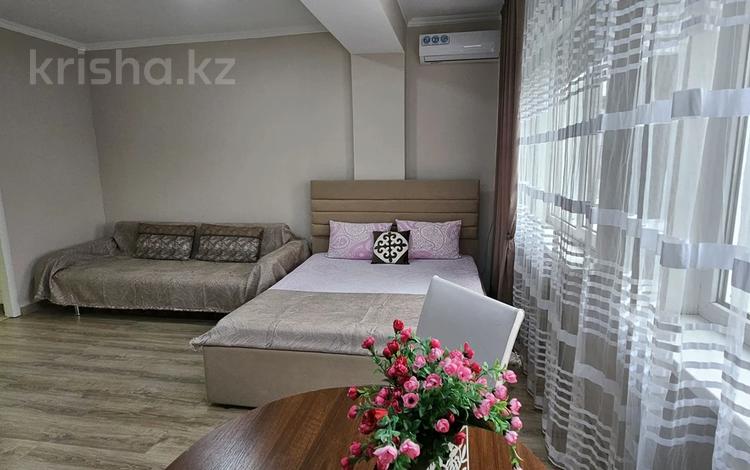 1-бөлмелі пәтер · 50 м² · 10/12 қабат · сағатына, Шевченко 85 — Сейфуллина, бағасы: 2 500 〒 в Алматы, Алмалинский р-н — фото 60