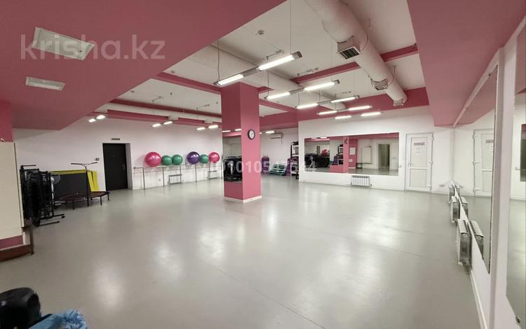 Офисы, магазины и бутики, склады, салоны красоты, бани, гостиницы и зоны отдыха, фитнес и спорт, развлечения, кабинеты и рабочие места, студии · 445 м² за 3 млн 〒 в Алматы, Бостандыкский р-н — фото 2
