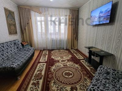 2-комнатная квартира · 50 м² · 3/5 этаж, Б.Мамышулы 13 за 11 000 ₸ в Аксу