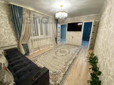 3-комнатная квартира, 60 м², 5/5 этаж помесячно, Мкр Самал 18 за 150 000 〒 в Талдыкоргане, мкр Самал