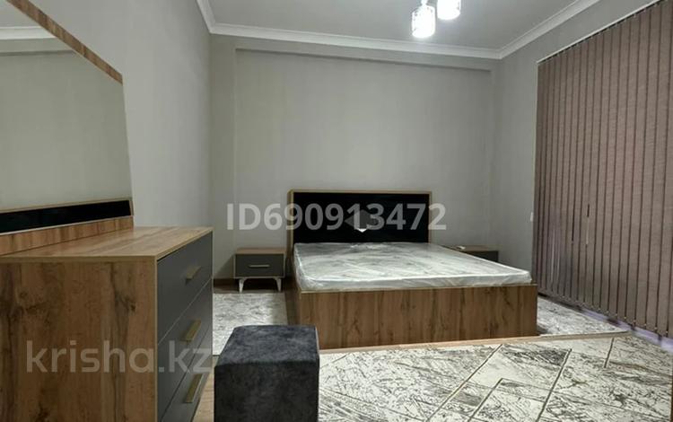 2-комнатная квартира, 66 м², 1/2 этаж помесячно, Батырбекова за 250 000 〒 в Туркестане — фото 2